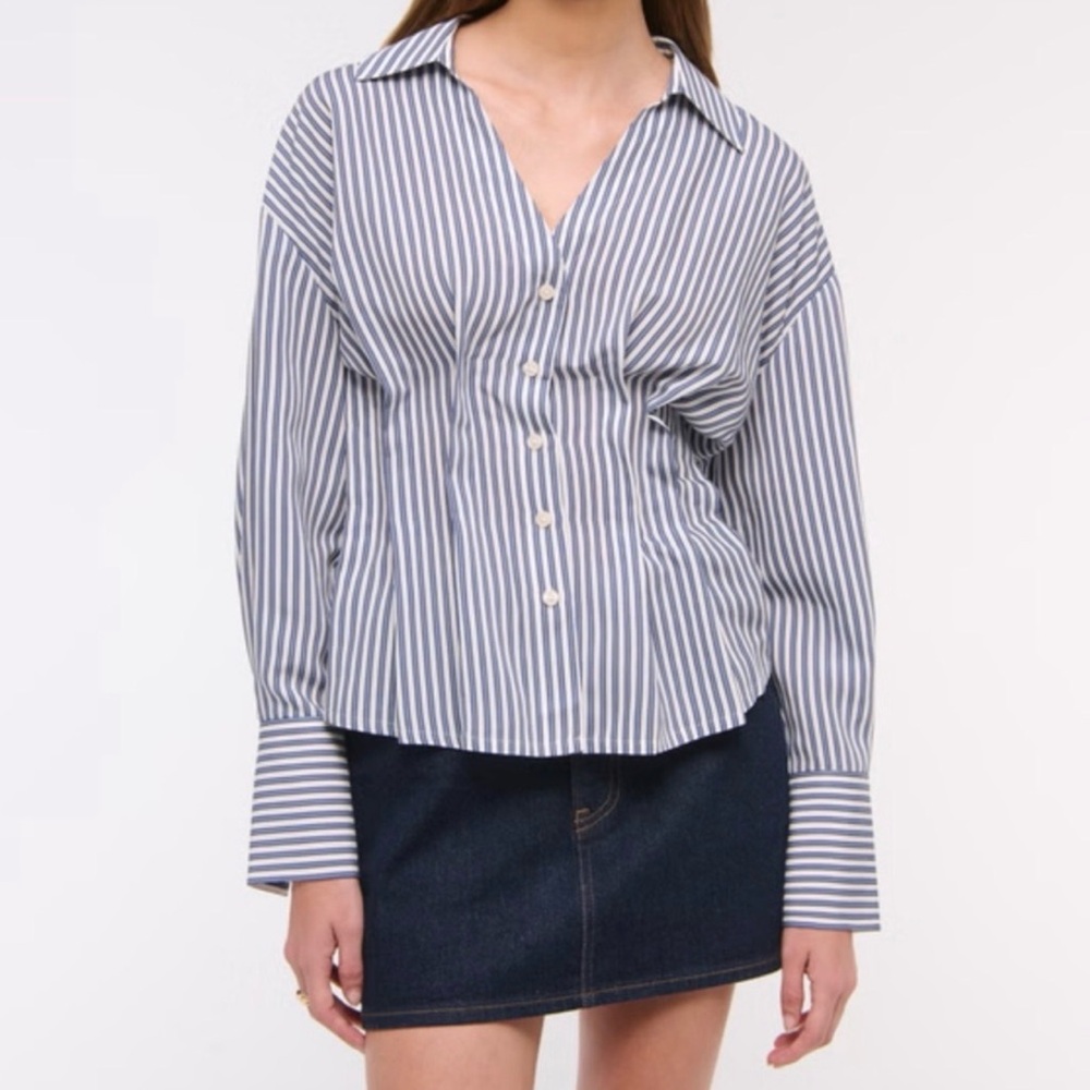 ABERCROMBIE & FITCH Nipped Poplin Shirt in Blue Stripe